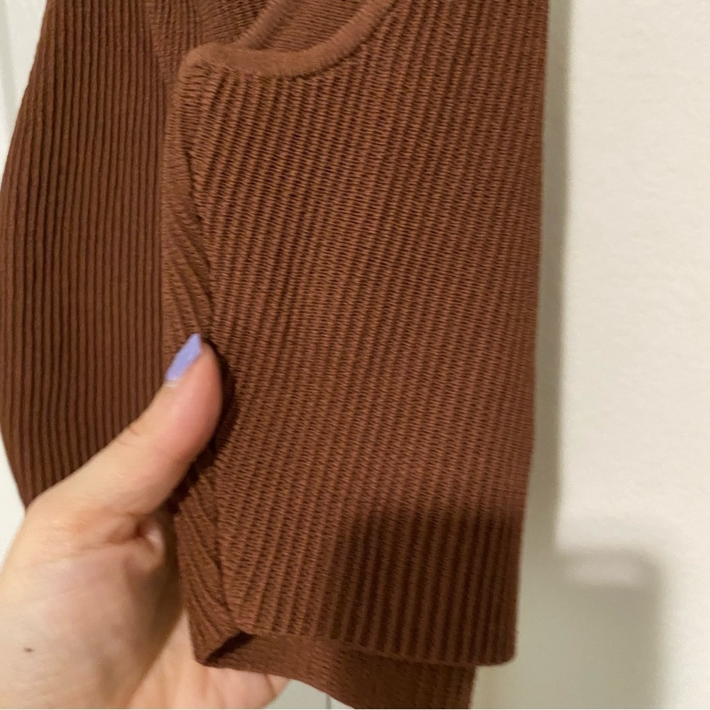 Aritzia | Babaton Sculpt Knit Squareneck Cropped Tank. Large Brown. - Picture 3 of 9
